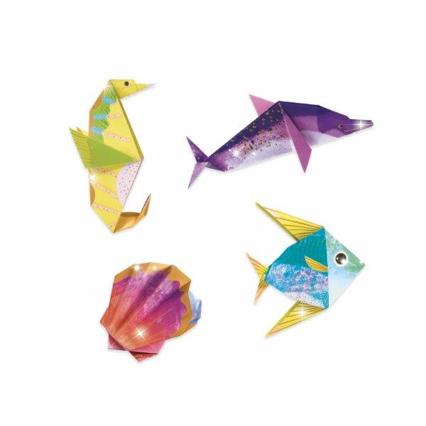 You can make a sea horse, dolphin, fish and oyster with this origami set from Djeco.