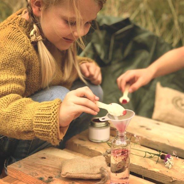 Let kids mix their own spells with this new potion making kit containing dry vegetable powders and rose petals